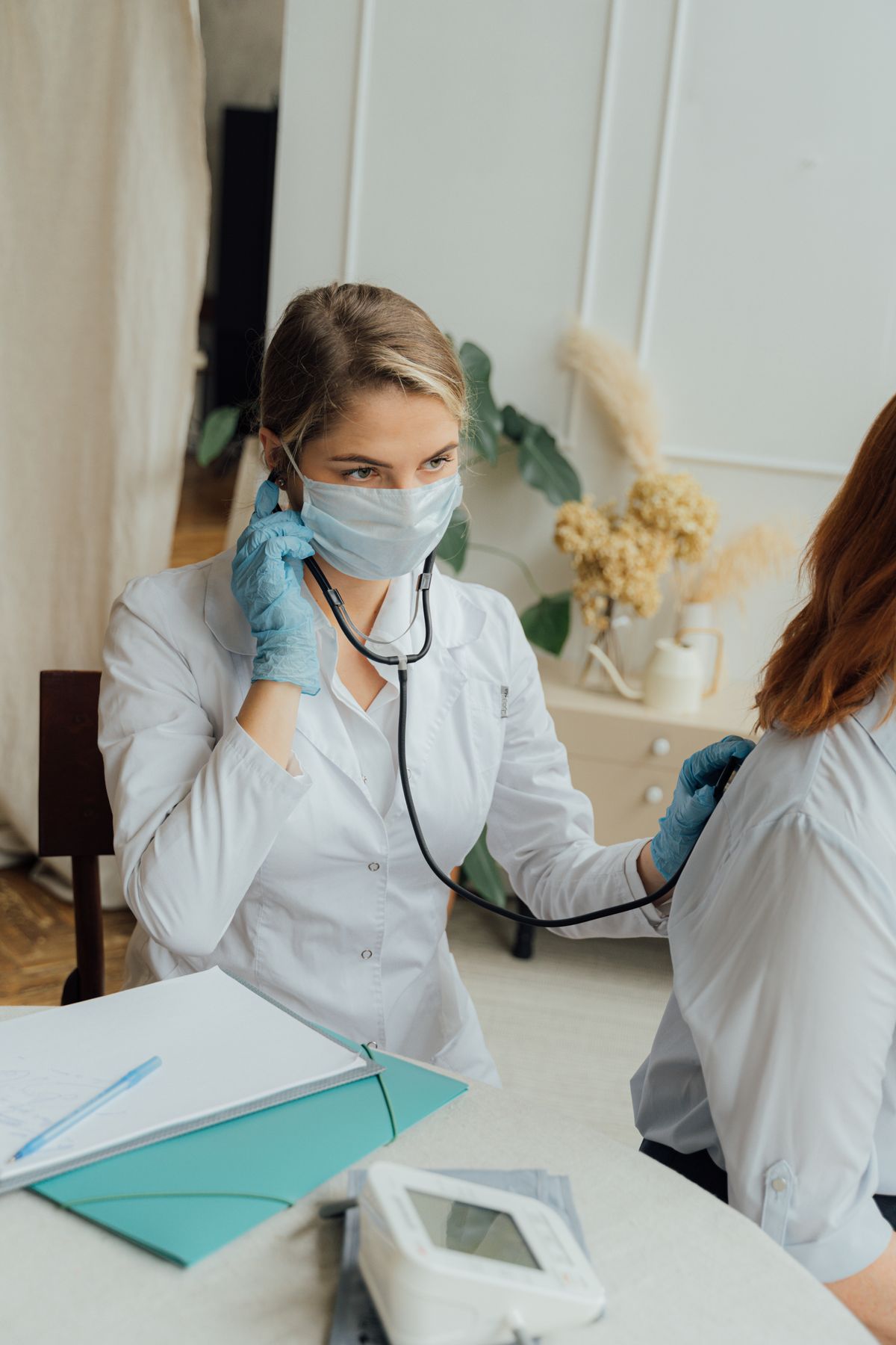 Illustrative consultation in a clinical setting